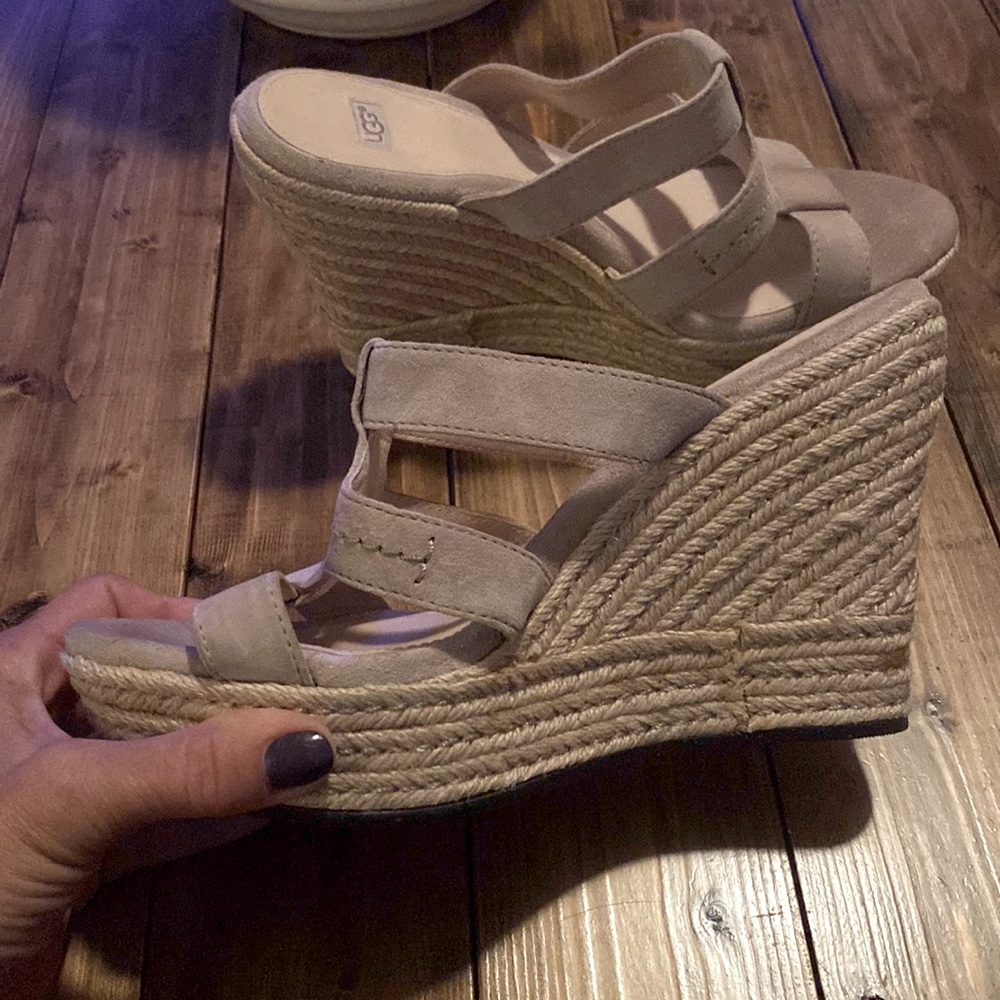 UGG - Picture 6 of 10